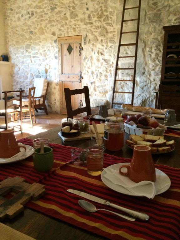 Mas Moineau Bed and Breakfast Mézoargues Esterno foto