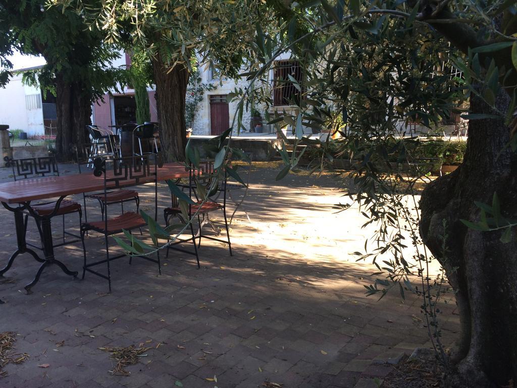 Mas Moineau Bed and Breakfast Mézoargues Esterno foto