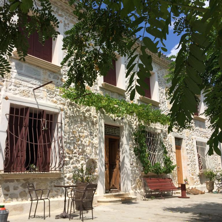 Mas Moineau Bed and Breakfast Mézoargues Esterno foto