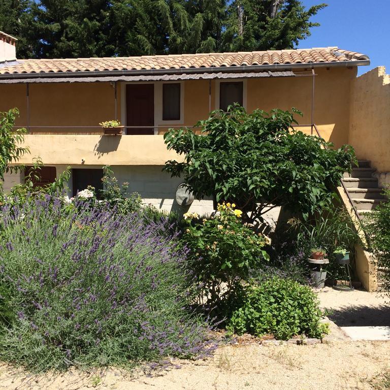 Mas Moineau Bed and Breakfast Mézoargues Esterno foto